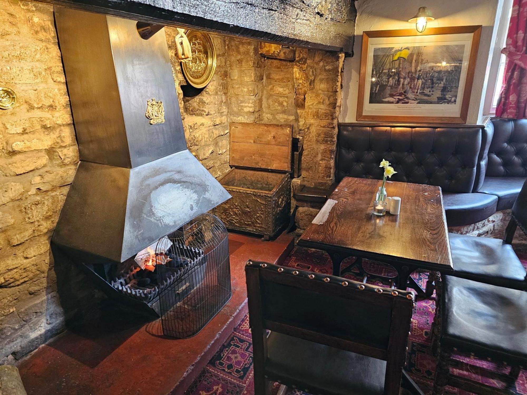 The Ship Inn Oundle Exterior photo