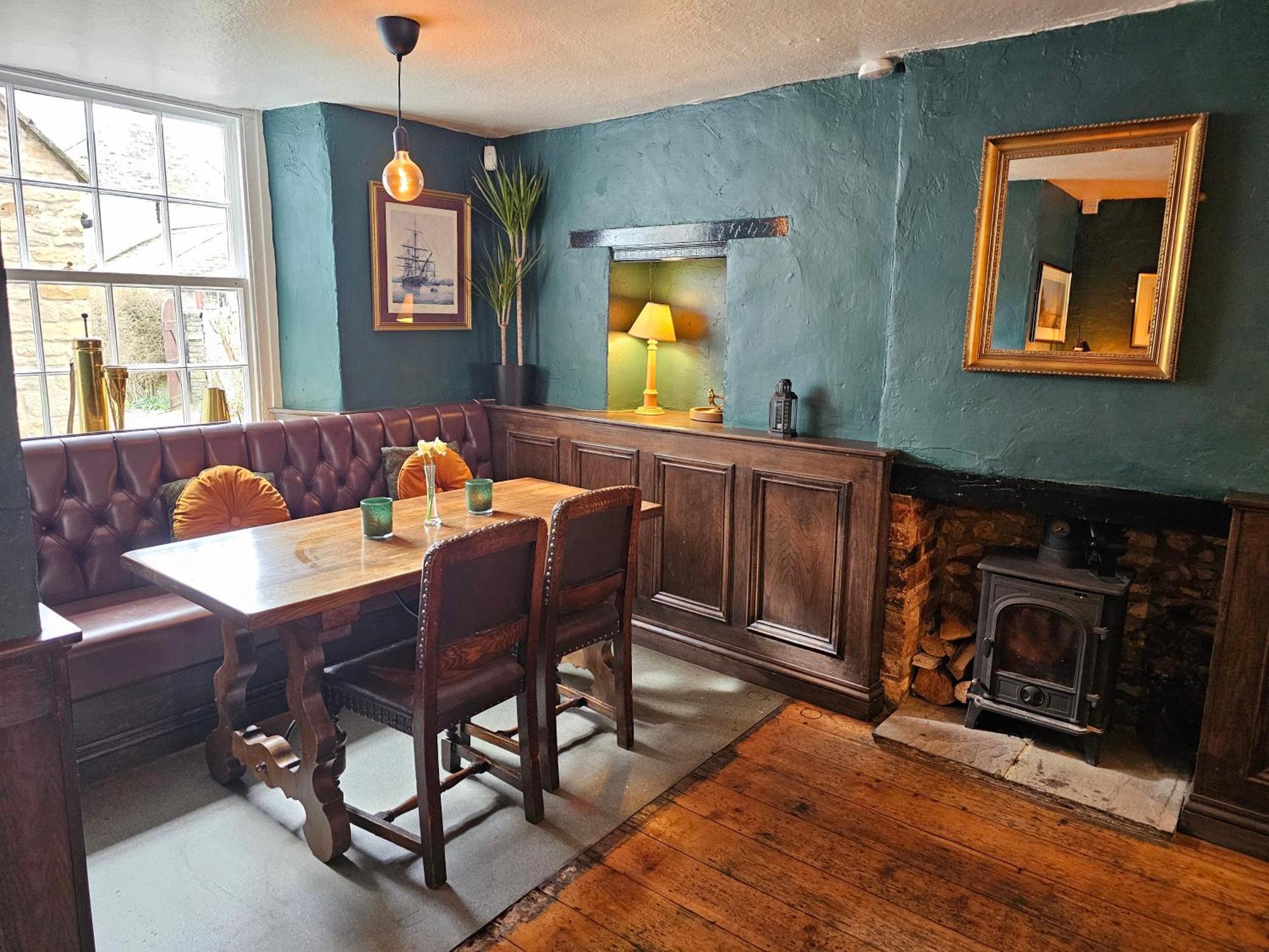 The Ship Inn Oundle Exterior photo